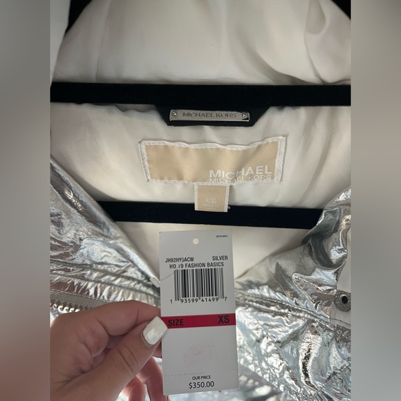 Michael Kors Faux fur silver puffer jacket - Picture 5 of 10